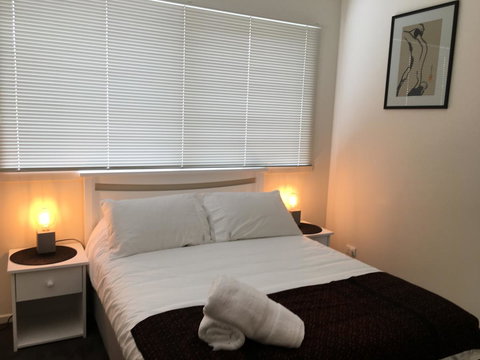 4 At 8 Townhouse Newcastle St - Goulburn Accommodation 2