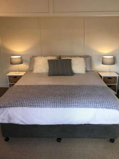 Platypus Playground Riverside Cottage - Goulburn Accommodation 1