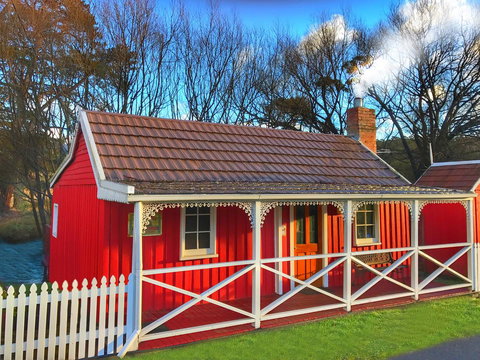 Platypus Playground Riverside Cottage - Goulburn Accommodation 0