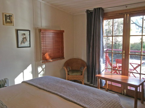 Platypus Playground Riverside Cottage - Goulburn Accommodation 2