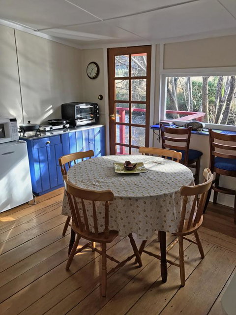 Platypus Playground Riverside Cottage - Goulburn Accommodation 9