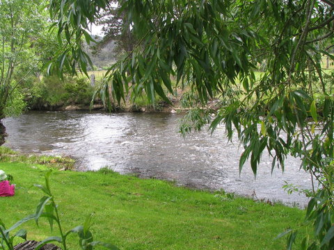 Platypus Playground Riverside Cottage - Goulburn Accommodation 13