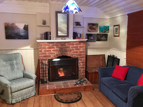 Platypus Playground Riverside Cottage - Goulburn Accommodation 4