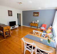 Flora Hill Creek Views - Goulburn Accommodation