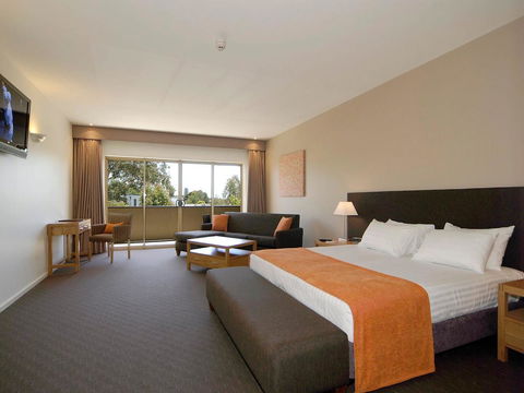 Mornington Hotel - Goulburn Accommodation 24