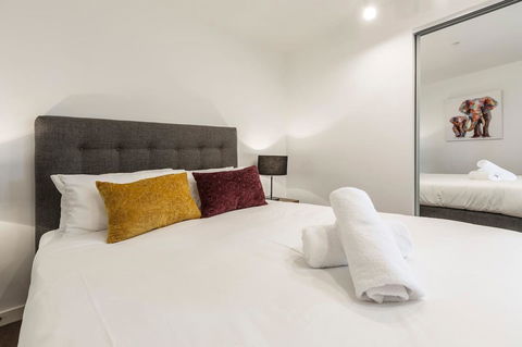 2Bedroom Apartment With Views In Docklands Next To CBD & Marvel Stadium - Goulburn Accommodation 12