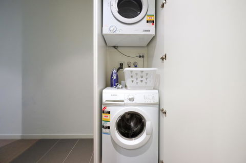 Mono Apartments On Franklin Street - Goulburn Accommodation 22