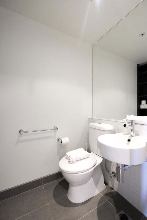 Mono Apartments On Franklin Street - Goulburn Accommodation 11