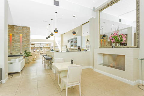 Deep Blue Hotel & Hot Springs - Goulburn Accommodation 22