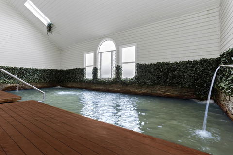 Deep Blue Hotel & Hot Springs - Goulburn Accommodation 12