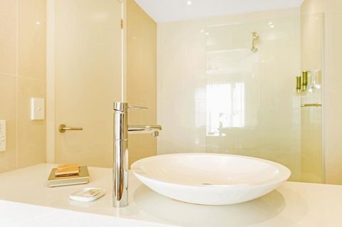 Deep Blue Hotel & Hot Springs - Goulburn Accommodation 21