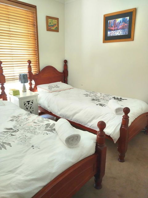 Waterfront Retreat - Goulburn Accommodation 22