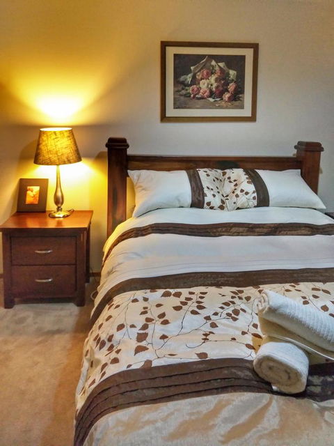 Waterfront Retreat - Goulburn Accommodation 18
