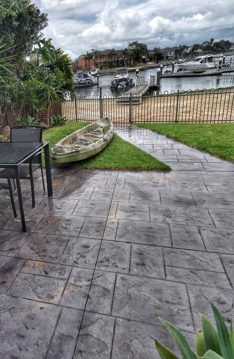Waterfront Retreat - Goulburn Accommodation 10