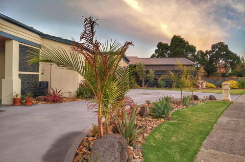 Waterfront Retreat - Goulburn Accommodation 7