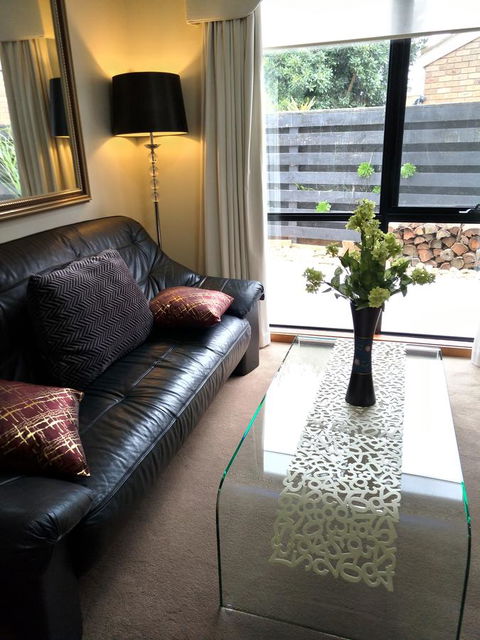 Waterfront Retreat - Goulburn Accommodation 17