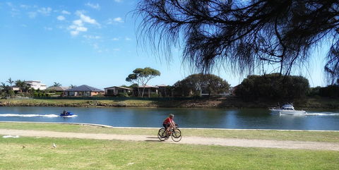 Waterfront Retreat - Goulburn Accommodation 28
