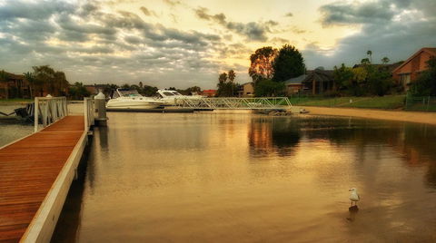 Waterfront Retreat - Goulburn Accommodation 0