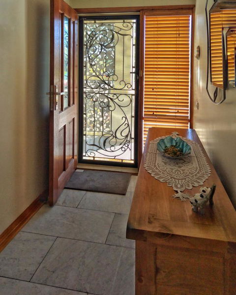 Waterfront Retreat - Goulburn Accommodation 13