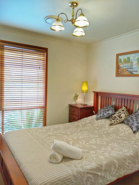 Waterfront Retreat - Goulburn Accommodation 21