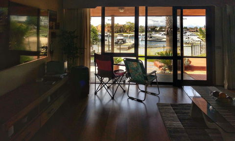 Waterfront Retreat - Goulburn Accommodation 3