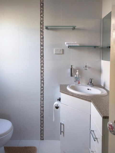 Waterfront Retreat - Goulburn Accommodation 19