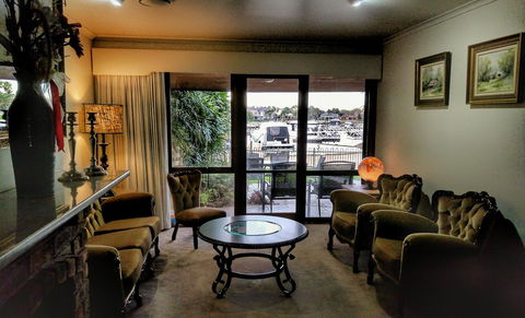 Waterfront Retreat - Goulburn Accommodation 14