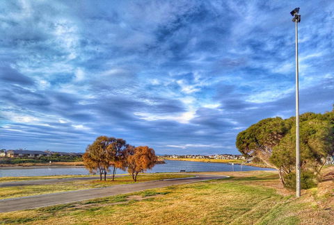 Waterfront Retreat - Goulburn Accommodation 27