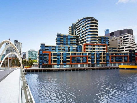 Melbourne Holiday Apartments Flinders Wharf - Goulburn Accommodation 11