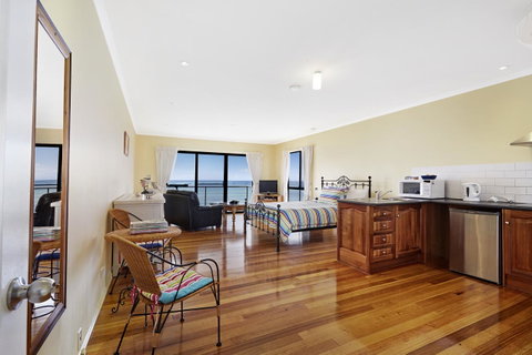 Clifftop Apartments Portland Vic - Goulburn Accommodation 2