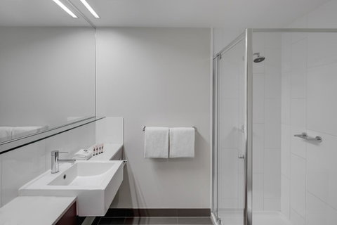 Travelodge Hotel Melbourne Docklands - Goulburn Accommodation 6