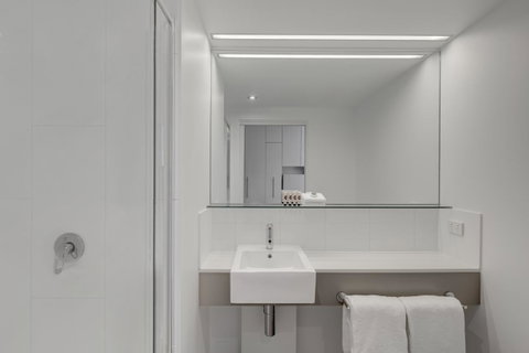 Travelodge Hotel Melbourne Docklands - Goulburn Accommodation 8