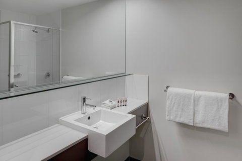 Travelodge Hotel Melbourne Docklands - Goulburn Accommodation 14