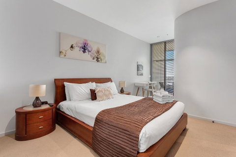 Docklands Private Collection - NEWQUAY - Goulburn Accommodation 3