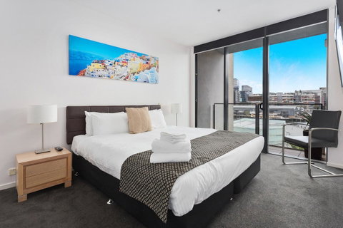 Docklands Private Collection - NEWQUAY - Goulburn Accommodation 8