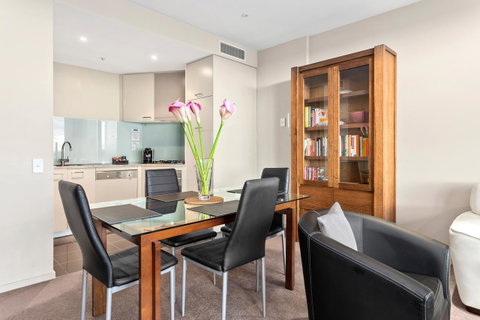 Docklands Private Collection - NEWQUAY - Goulburn Accommodation 15