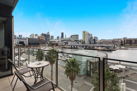 Docklands Private Collection - NEWQUAY - Goulburn Accommodation 6