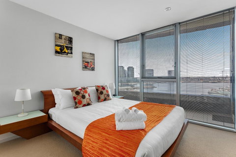 Docklands Private Collection - NEWQUAY - Goulburn Accommodation 4
