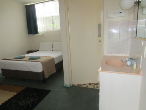 Twin City Motor Inn - Goulburn Accommodation 14
