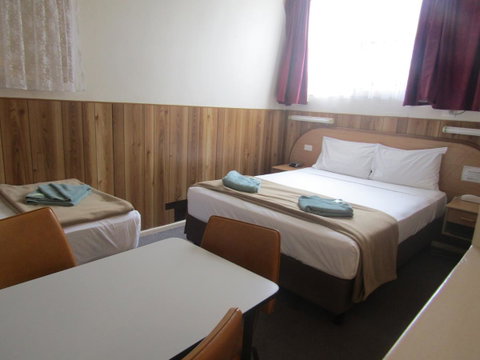 Twin City Motor Inn - Goulburn Accommodation 24
