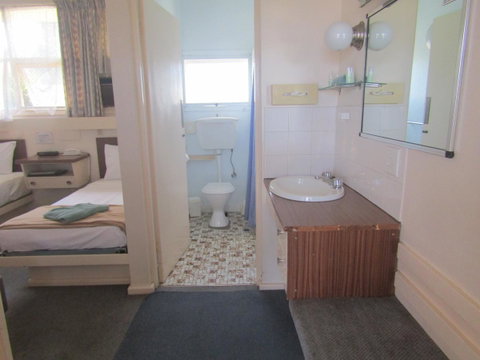Twin City Motor Inn - Goulburn Accommodation 15