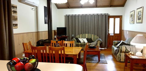 Day Dream Cottage - Goulburn Accommodation 8