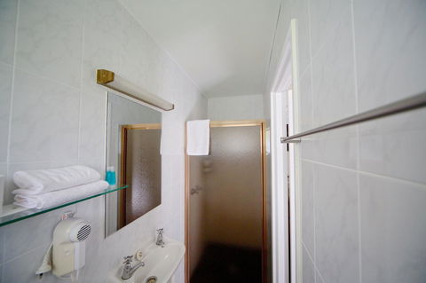 Sanctuary House Resort Motel - Goulburn Accommodation 24