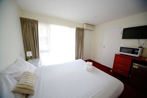 Sanctuary House Resort Motel - Goulburn Accommodation 5