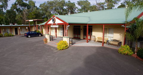 Sanctuary House Resort Motel - Goulburn Accommodation 0
