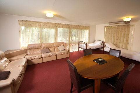 Sanctuary House Resort Motel - Goulburn Accommodation 15