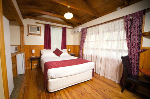 Sanctuary House Resort Motel - Goulburn Accommodation 1