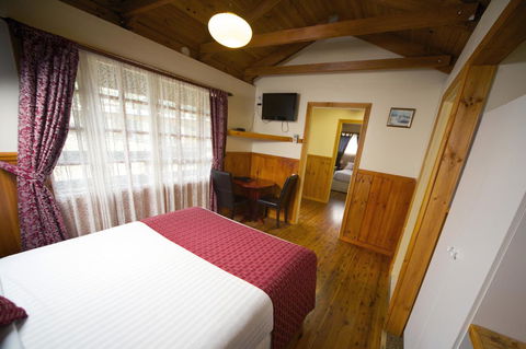 Sanctuary House Resort Motel - Goulburn Accommodation 3