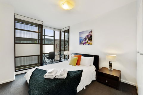 Signature Waterfront Apartments - Goulburn Accommodation 3