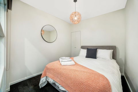 Signature Waterfront Apartments - Goulburn Accommodation 19